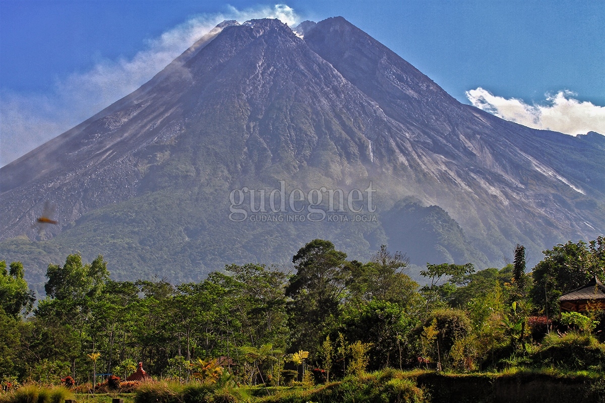 Kubah Lava Barat Daya Merapi Alami Peningkatan Ketinggian Kubah Lava Barat Daya Merapi Alami Peningkatan Ketinggian