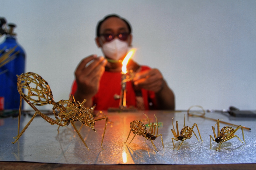 Flame Working, Ubah Limbah Kaca Menjadi Karya Seni Flame Working, Ubah Limbah Kaca Menjadi Karya Seni