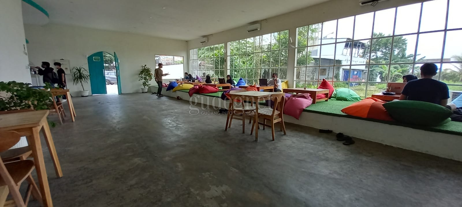 Nongkrong &lsquo;Mewah&rsquo; di Kopi Nuri