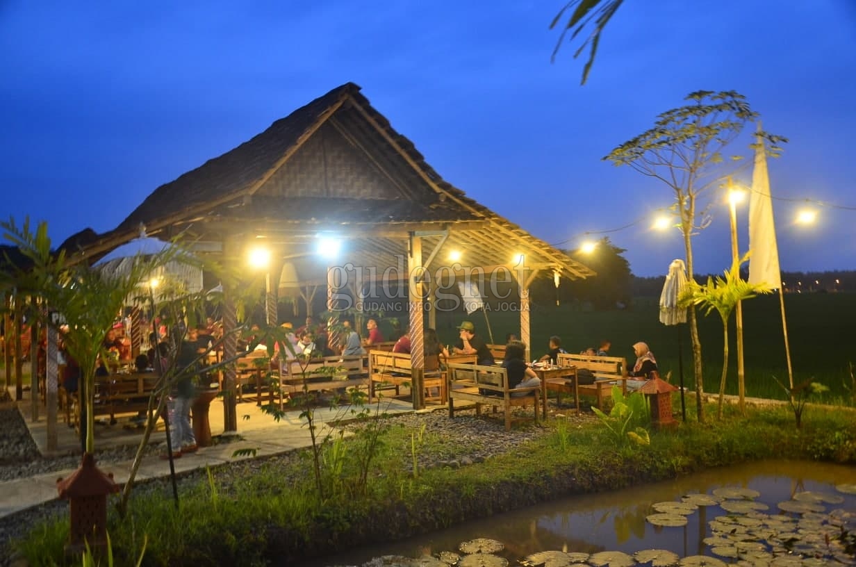 Pariboro: Kuliner Ndeso, Hamparan Sawah dan Perbukitan Menoreh