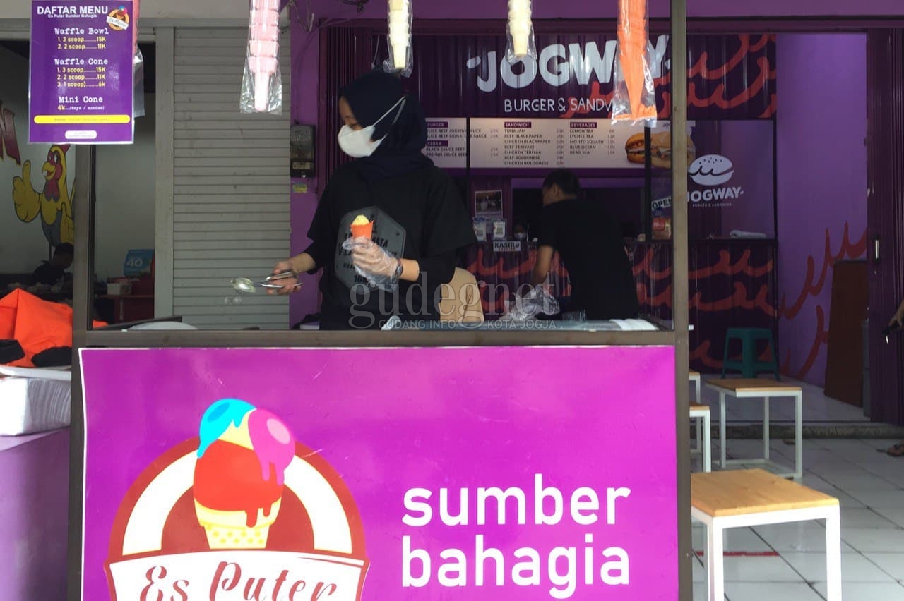Ngadem di Es Puter Sumber Bahagia