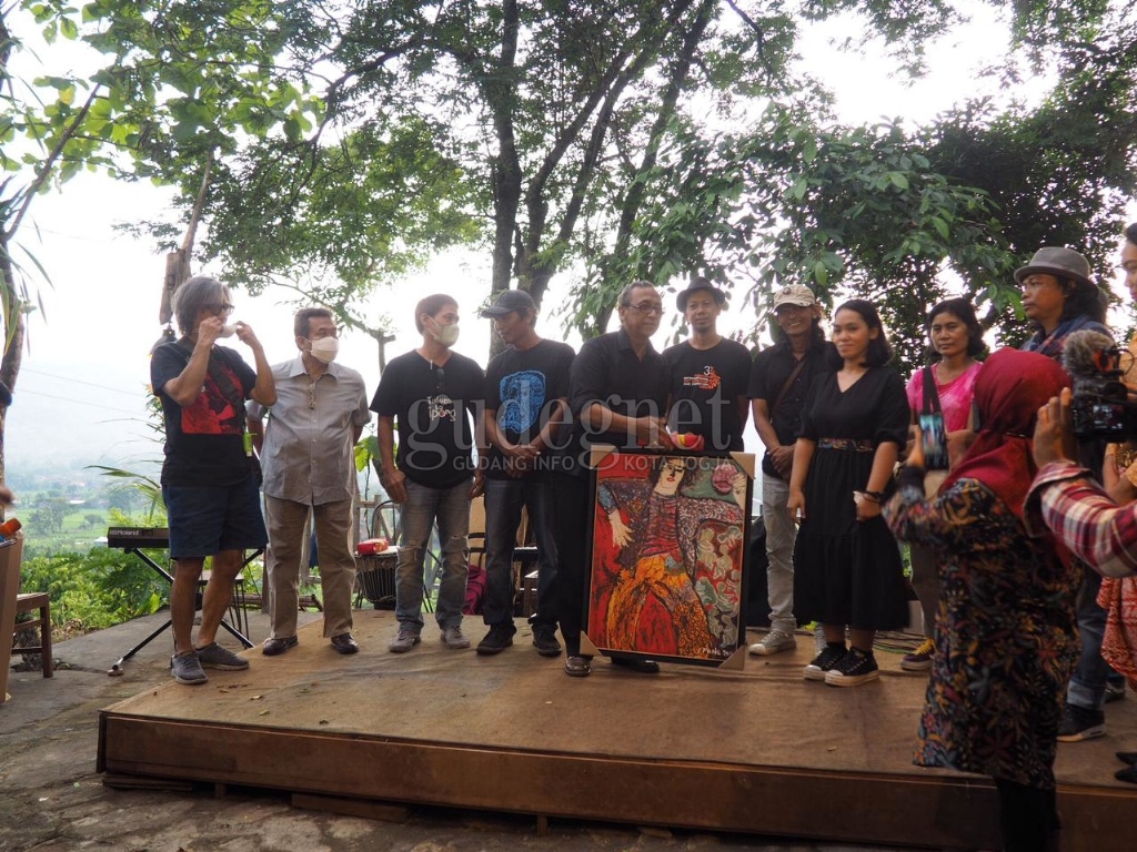 Kenang Ipong Purnama Sidhi, Kelompok Oerip Gelar Pameran Seni Rupa 'Purnama di atas Bukit' Kenang Ipong Purnama Sidhi, Kelompok Oerip Gelar Pameran Seni Rupa 'Purnama di atas Bukit'