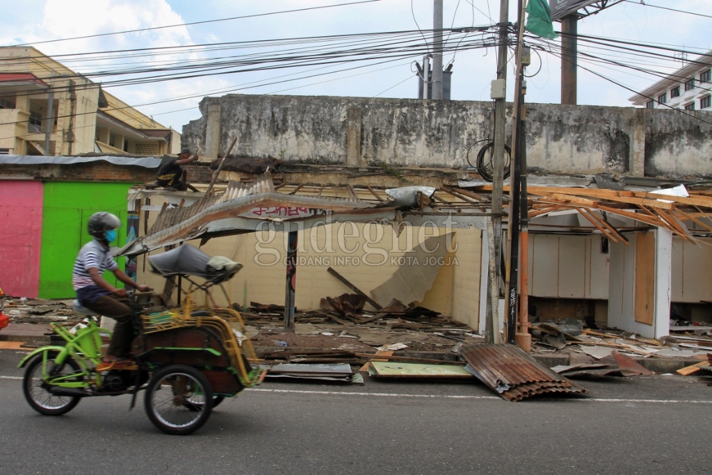 Ini Tujuan Dibongkarnya Kios PKL Sepatu di Jalan Mataram Ini Tujuan Dibongkarnya Kios PKL Sepatu di Jalan Mataram