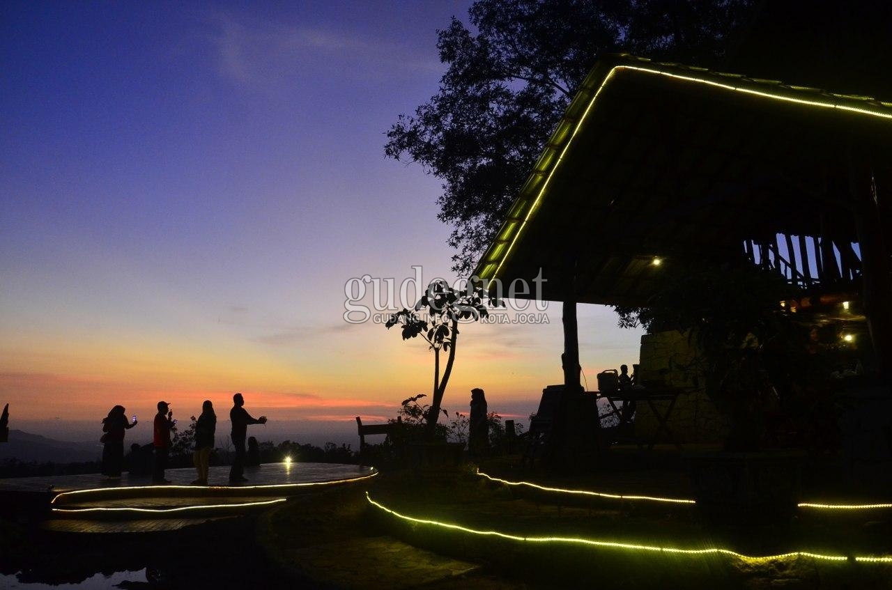 4 Rekomendasi Kafe untuk Ngabuburit dan Menikmati Sunset 4 Rekomendasi Kafe untuk Ngabuburit dan Menikmati Sunset