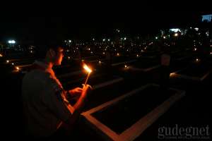 Ribuan Lilin di Malam Renungan Suci Peringatan Hari Pahlawan 