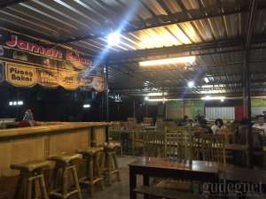 Menikmati Aneka Kuliner di 
