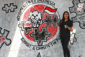 Perangi Konsumsi Daging Anjing, Miss Indonesia Aksi Mural di Jembatan Kewek 