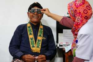 Abdi Dalem Pakualaman Jalani Pemeriksaan Mata Gratis