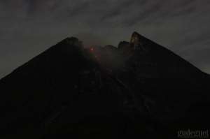 Sepekan Terakhir Merapi Alami 377 Gempa Guguran Lava, Status Waspada