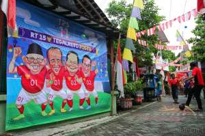 Karikatur Capres Cawapres Semarakkan TPS 11 Kampung Bola Tegalrejo