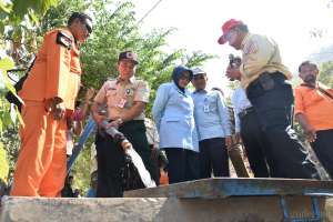 Desa Sambirejo Terima Bantuan 300 Tanki Air Bersih