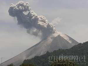 Merapi Kembali Luncurkan Awan Panas Letusan 