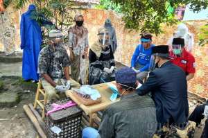 Unik Pernikahan di Tengah Covid-19, APD Jadi Mahar