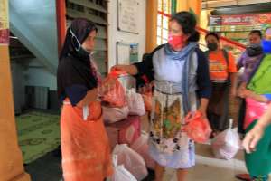 Gerakan Rakyat Bantu Rakyat, Aksi Peduli bagi Perempuan Buruh Gendong 
