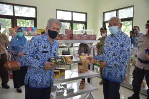 Bupati Sleman Resmikan Showroom Produk UKM 