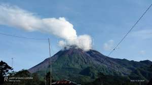 Merapi Keluarkan Suara Gemuruh Sedang hingga Keras dan Asap Solfatara