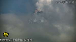 Merapi Keluarkan Awan Panas Guguran 