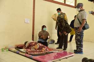 Pastikan Kebutuhan Pengungsi Terpenuhi, Wakil Bupati Sleman Tinjau Barak Purwobinangun