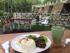 Lima Tempat Makan Ini Bernuansa Alam
