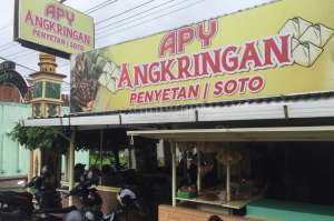 Bersantap Santai di Angkringan Pak Yanto